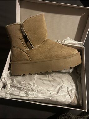 Cozy Girl Platform Ankle Boot  NWT in Tan